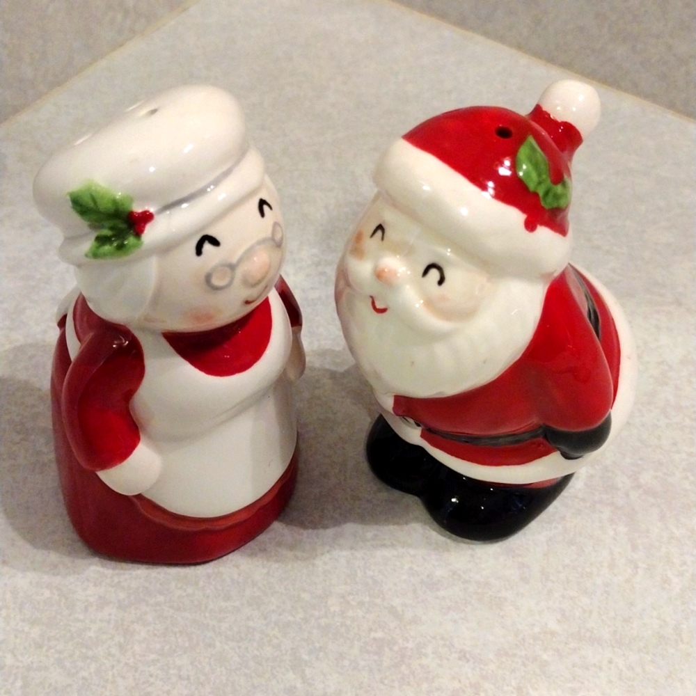 St. Nicholas square salt and pepper shakers.
